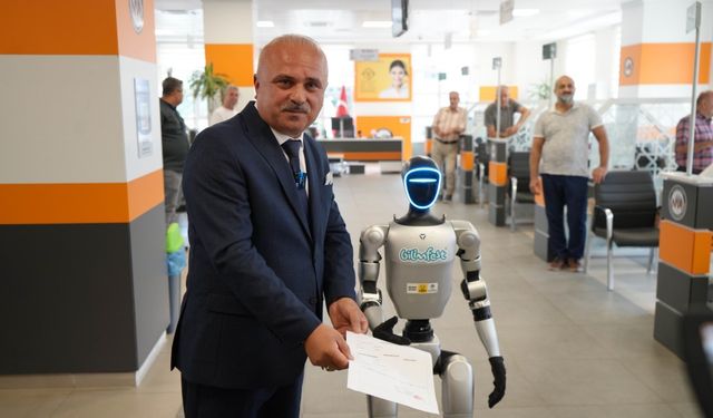 Türkiye’de bir ilk: İnsansı robot nüfusa kaydettirildi