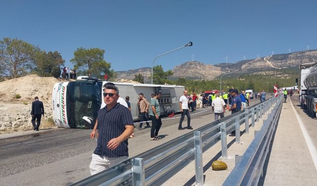 Otobüs ile kamyon çarpıştı: Ölü ve yaralılar var