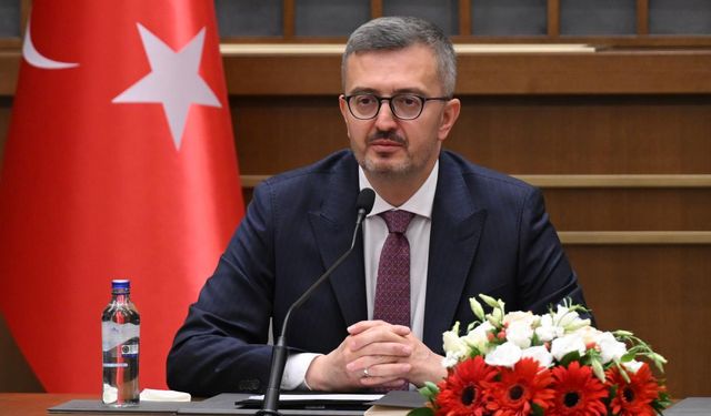 İletişim Başkanı Duran'dan Filenin Efeleri'ne tebrik