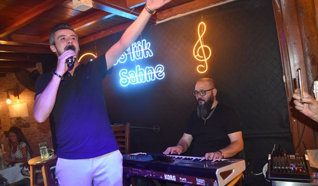 33’lük sahne'nin patron sanatçısı