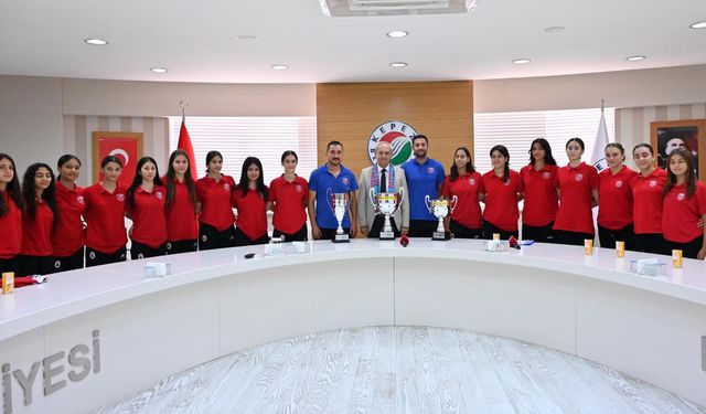 Kepezli genç hentbolcular milli formayla sahada
