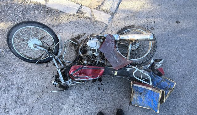 Motosikletli hayatını kaybetti