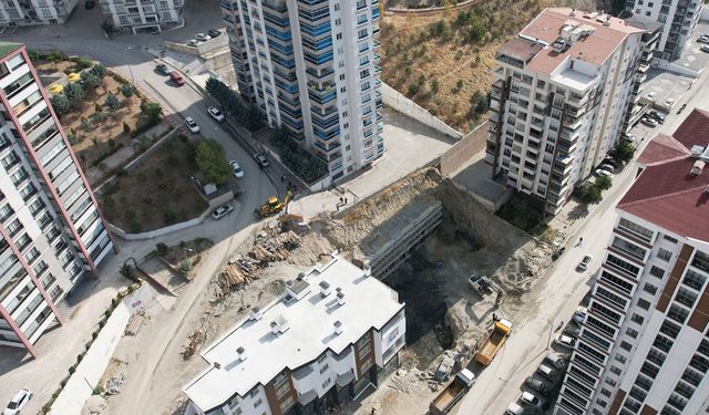 Korkutan toprak kayması: 300 kişinin yaşadığı 17 katlı bina boşaltıldı