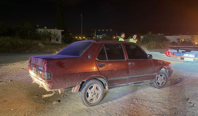 Gazipaşa'da alkollü sürücü bariyerlere çarptı