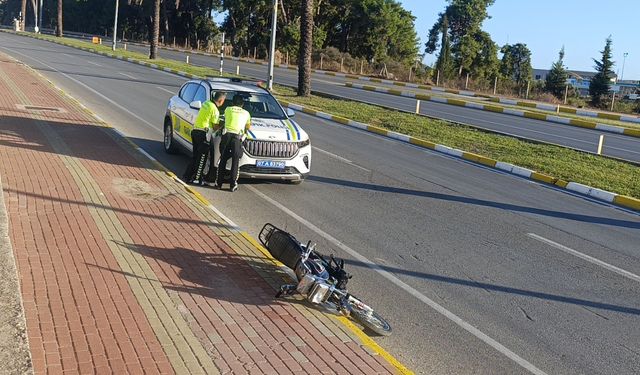 Manavgat'ta sürücü motosikleti bırakıp kaçtı