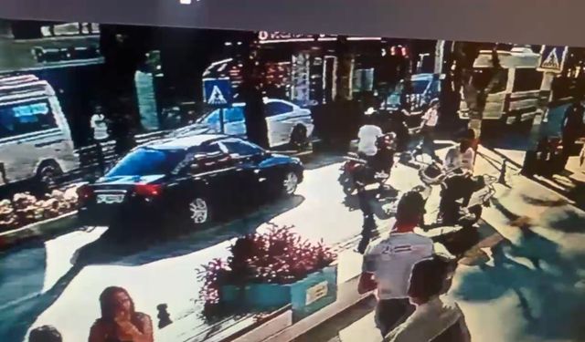 Manavgat’ta motorlu bisiklet kazası kamerada