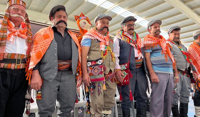 Yörük Şenliği'nde 'pala bıyıklar' yarıştı