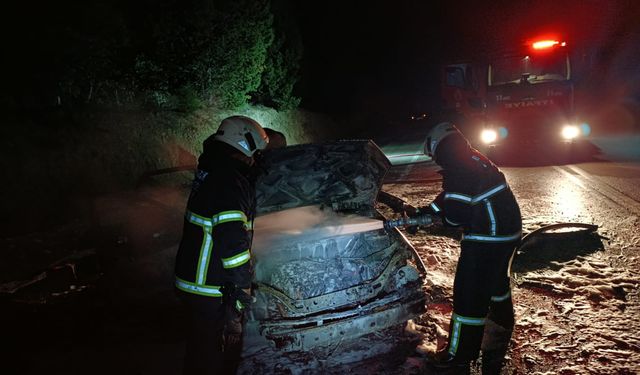 Burdur'da otomobil seyir halinde yandı