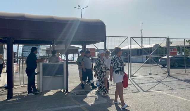 Lüks kruvaziyer Alanya'ya demirledi