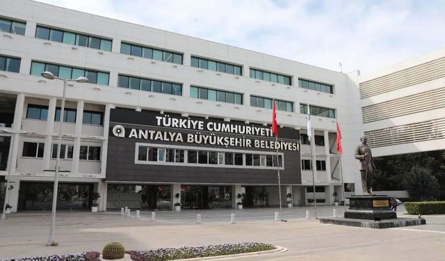Antalya'da rüşvet soruşturmasında 3 tutuklama