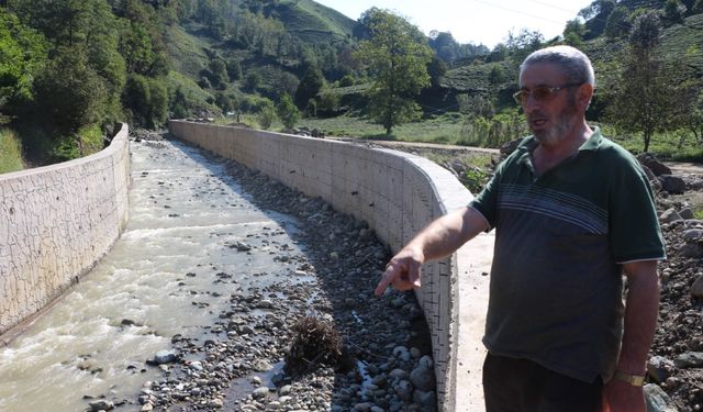 Dere ıslahı nedeniyle çayı bahçede kaldı