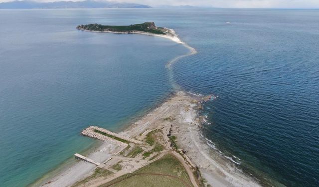 Su seviyesi düştü, Çarpanak Adası’na giden antik yol ortaya çıktı