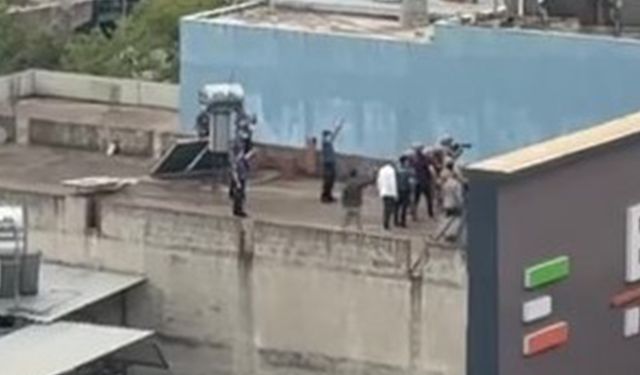 Ailesini rehin alıp bıçak çekti, özel harekat polisi bacağından vurdu