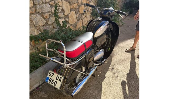 Mıcırda kayan motosiklet devrildi