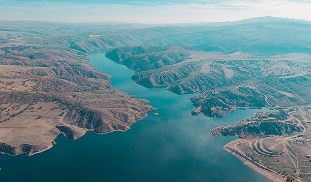 Bozkırın ortasında mest eden mavi