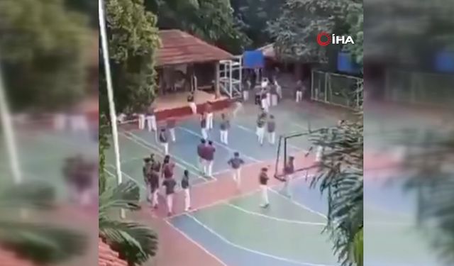 Endonezya'da camide cuma namazı sırasında patlama: 54 yaralı