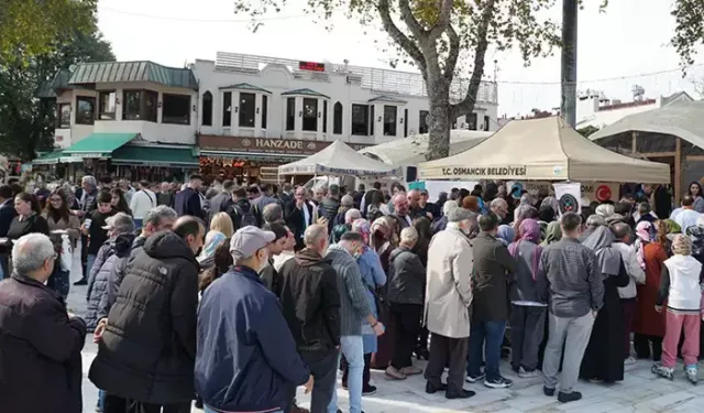 Eyüpsultan'da pilav kuyruğu