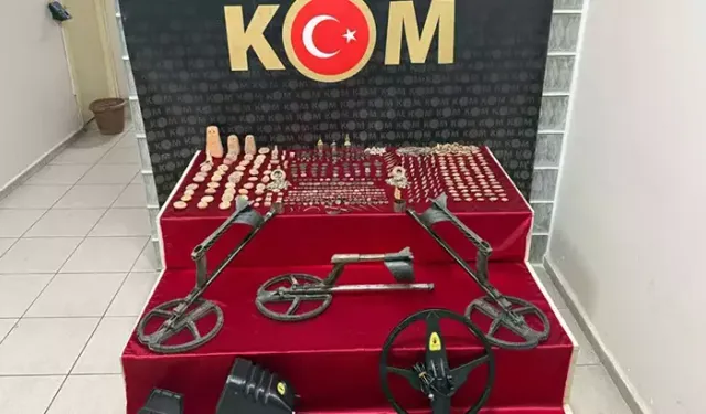 İzmir’de 1142 adet tarihi eser ele geçirildi