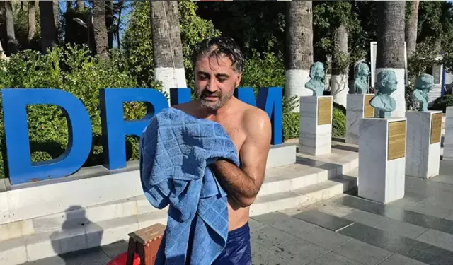 Bodrum’da ilginç protesto: Belediye meydanında duş aldı