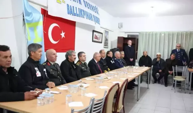 Bakan Güler, Şehit Pilot Cüneyt Kandemir’in evine taziye ziyaretinde bulundu