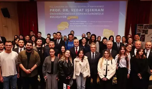 Bakan Işıkhan, öğrencilerle bir araya geldi