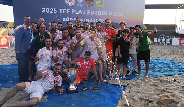 Alanya Belediyespor Plaj Futbolu'nda şampiyon