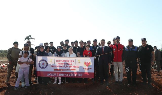 Şehitler için fidan dikim etkinliği