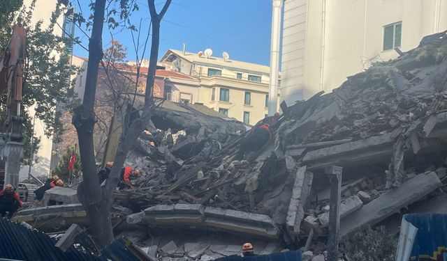 Ankara'da 5 katlı binada çöktü