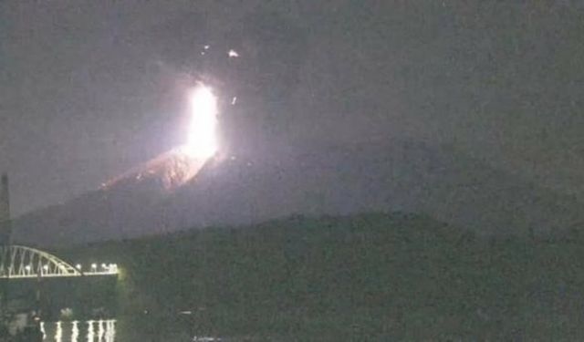 Japonya’daki Sakurajima Yanardağı’nda patlama