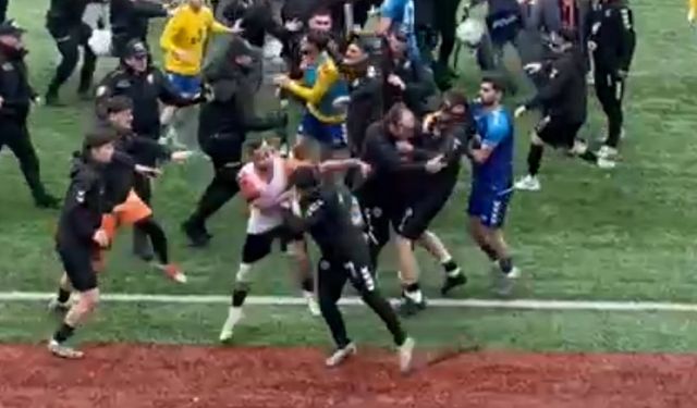 Artvin'de futbol sahası ringe döndü