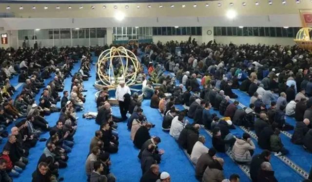 "Vatan ve millet ruhumuz" Cuma hutbesinin konusu oldu