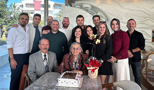 Mezunlardan 28 yıl sonra öğretmene büyük sürpriz