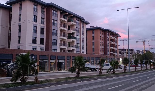 Ebrar Sitesi çevresinde ticari hayat yeniden canlanıyor