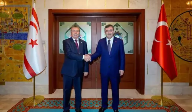 Cevdet Yılmaz, KKTC Başbakanı Üstel ile bir araya geldi