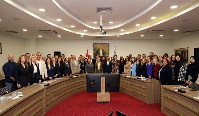 AÜ'de başarılı akademisyenler ödüllendirildi