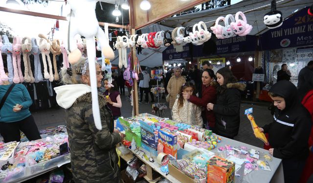 Kepez'de yeni yıl heyecanı Dokumapark'ta yaşandı