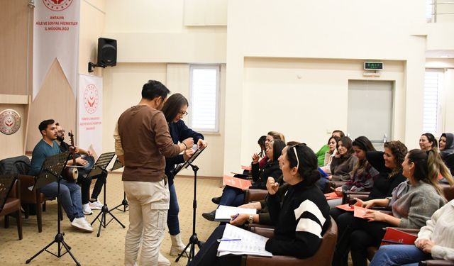 Şehit yakınları ve gazilerden THM korosu