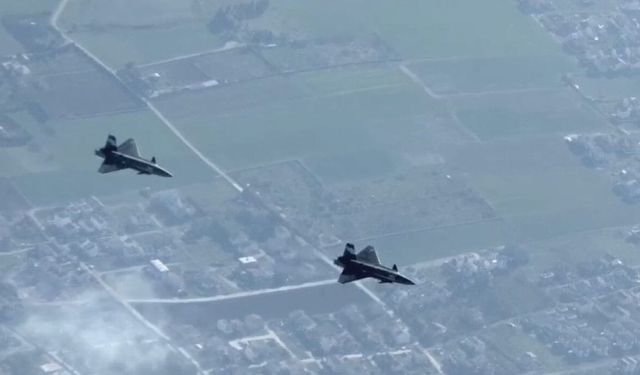 Bayraktar KIZILELMA’dan akıllı filo otonomisi ile kol uçuşu