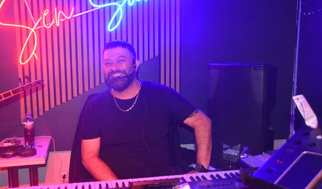 Ünlü klavyeci sahnelere döndü