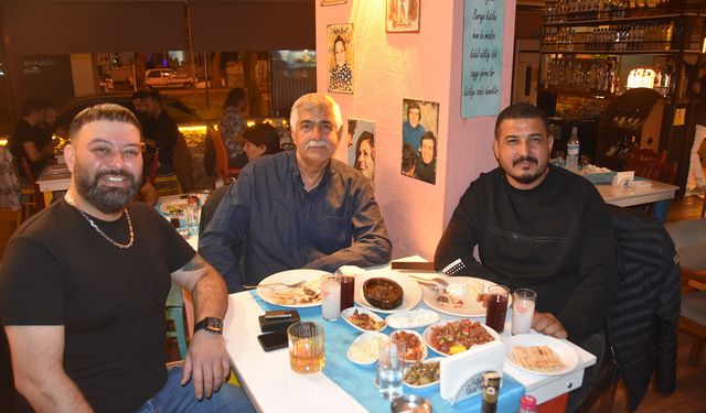 Ünlü Müzisyen akrabalarıyla