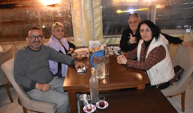 Sona meyhane Patron ve Patroniçesi