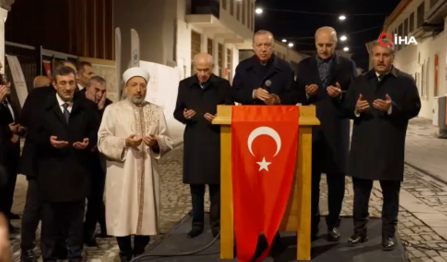 Kurtuluş Caddesi’nde yeniden ışıklar yandı
