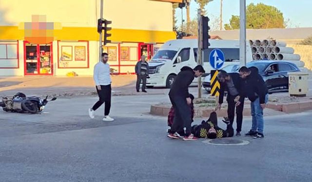 Döşemealtı'nda motosikletli kazadan kaçmaya çalışırken yaralandı