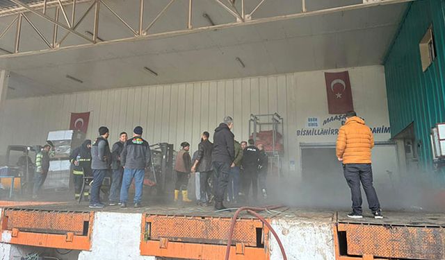 Soğuk hava deposunda korkutan yangın