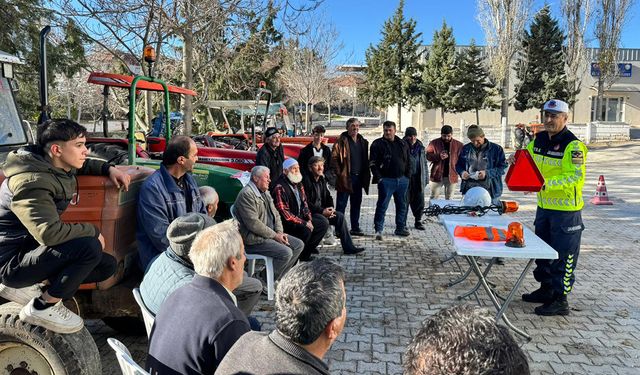 Traktör ve motosiklet sürücülerine trafik güvenliği eğitimi
