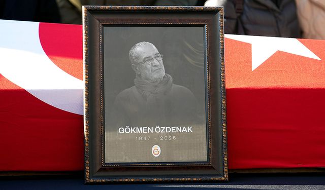 Gökmen Özdenak için stadyumda tören düzenlendi