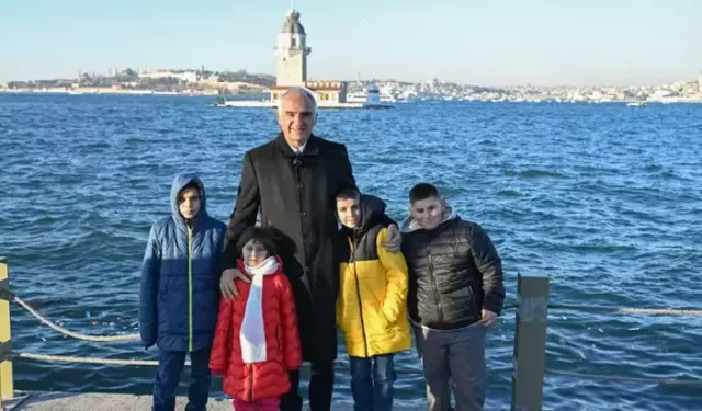 Bakan Ersoy, Sivas'ta kardan 'Kız Kulesi' yapan çocukları İstanbul'da ağırladı