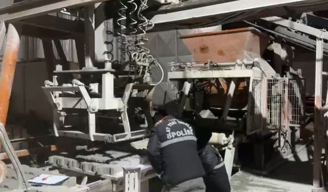 Pres makinesine sıkışan işçi yaralandı