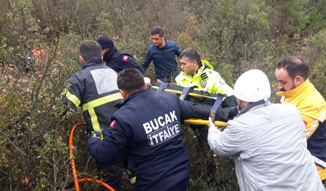 Burdur'da otomobil uçuruma düştü
