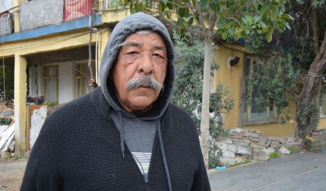 Eşini ve kızını, boğazlarını bıçakla keserek öldürdü
